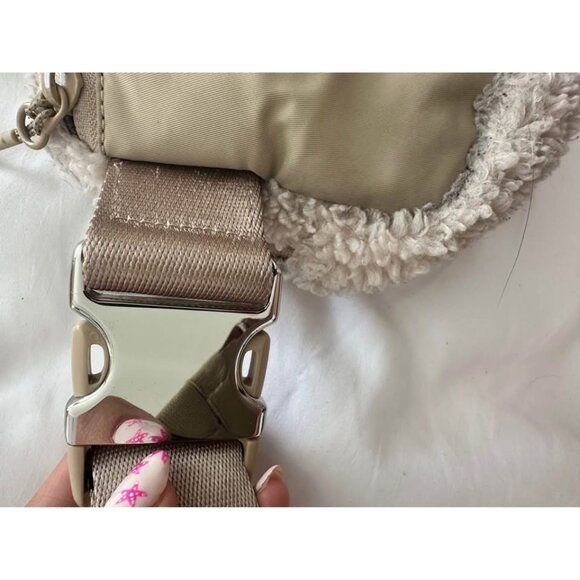 Lululemon Everywhere Belt Bag Fanny Pack 1L Fleece Sherpa Beige - Picture 3 of 10